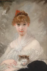 Fille avec un tissu blanc et un chat dans les bras